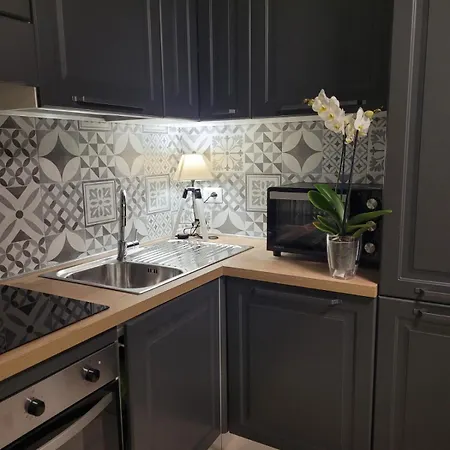 Bonelli Dreams In Guest house